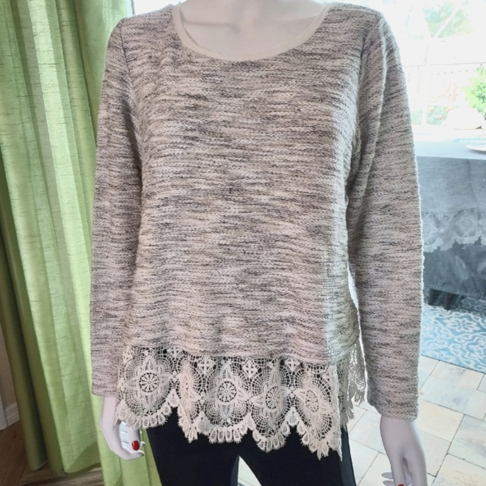 Ladies Cotton/Poly Sweater with a Doily Hem: Size XL.